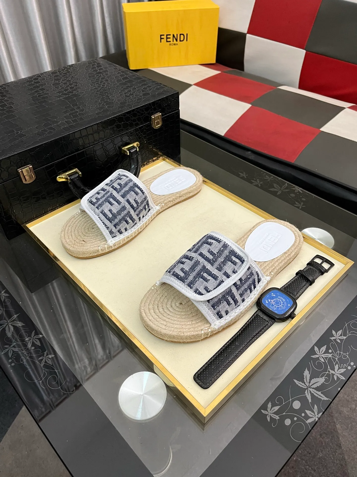 Men's shoes💰320⌚️⌚️[FENDI~Fendi slippers] High-end men's shoes brand official website 1:1 latest masterpiece: original mold customization, fabrics made of imported original materials, upgraded outsole, lighter, top quality in the market, simple and tasteful, a must-have for fashionistas, fashion is at your feet, full of confidence, the same style at the counter👍The season of summer slippers is here. Yardage: 38-44. Can be customized45.46.47